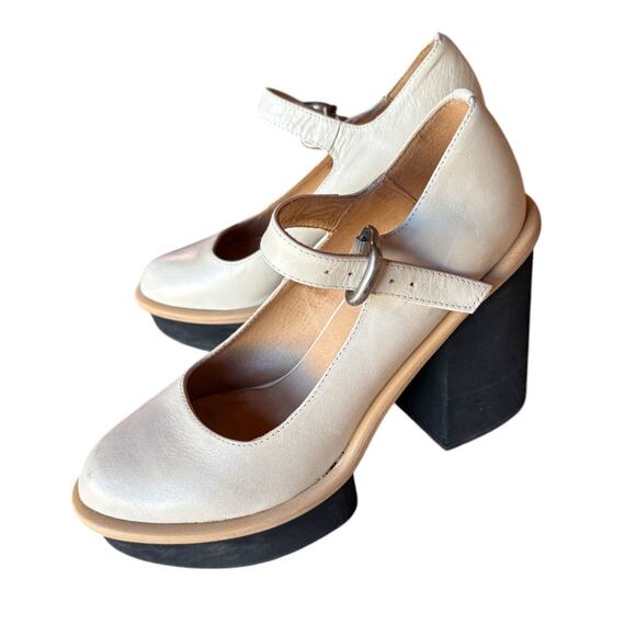 Free People Shoes - Free People Maggie Platform Mary Janes w Flaw - Missing Hardware - size 38/7.5